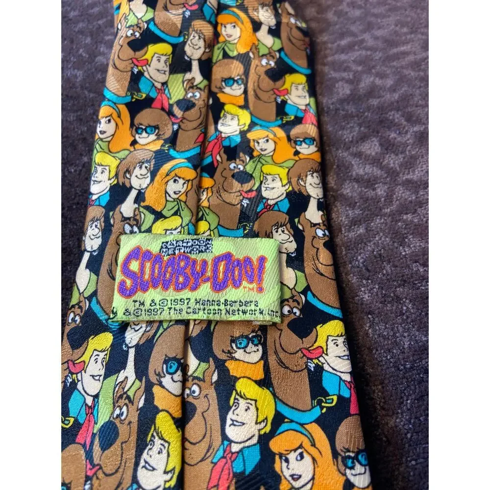 Scooby Doo and‎ gang neck tie
